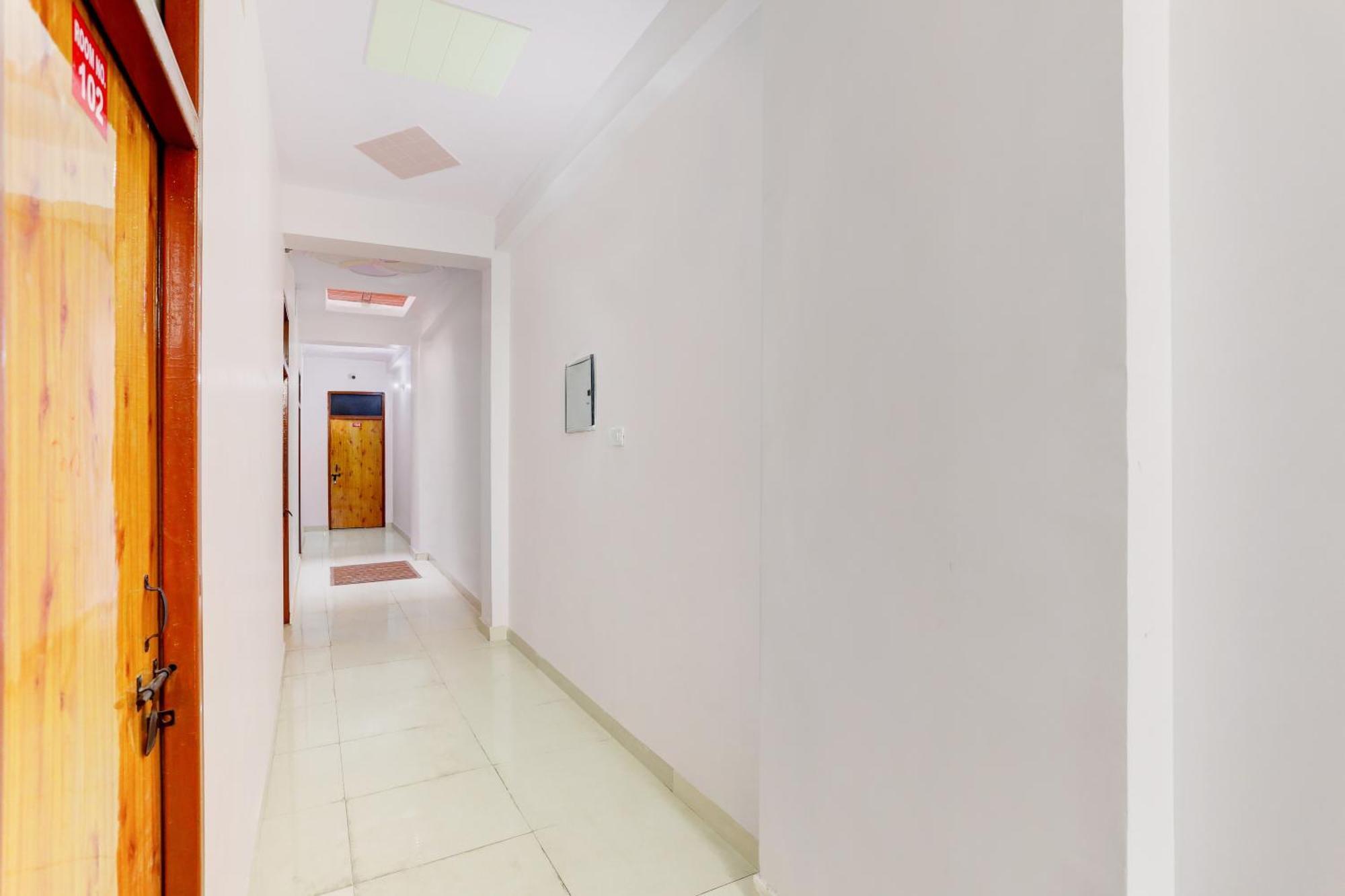 Hotel O Blu Moon Ghaziabad Bagian luar foto