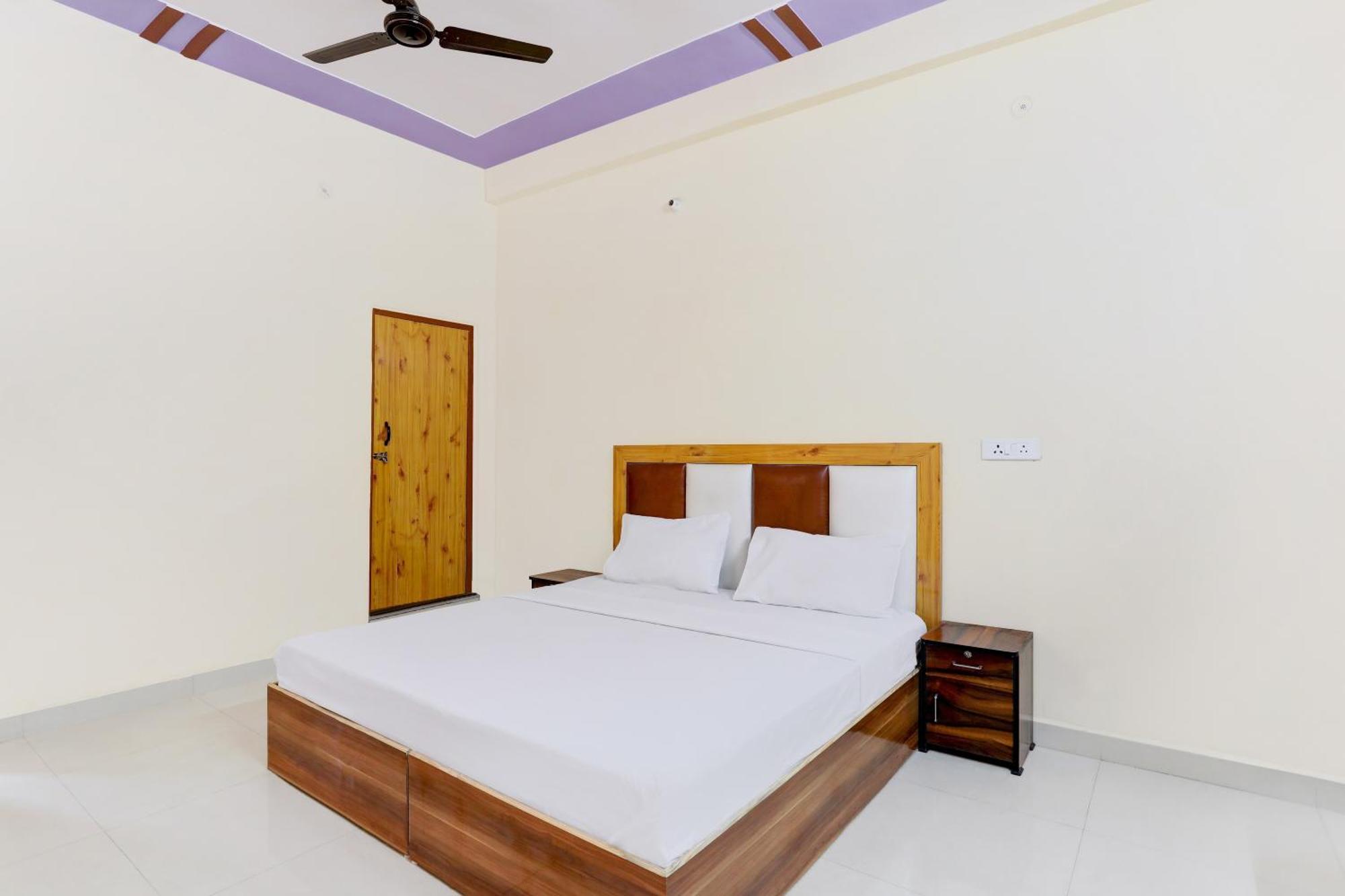 Hotel O Blu Moon Ghaziabad Bagian luar foto