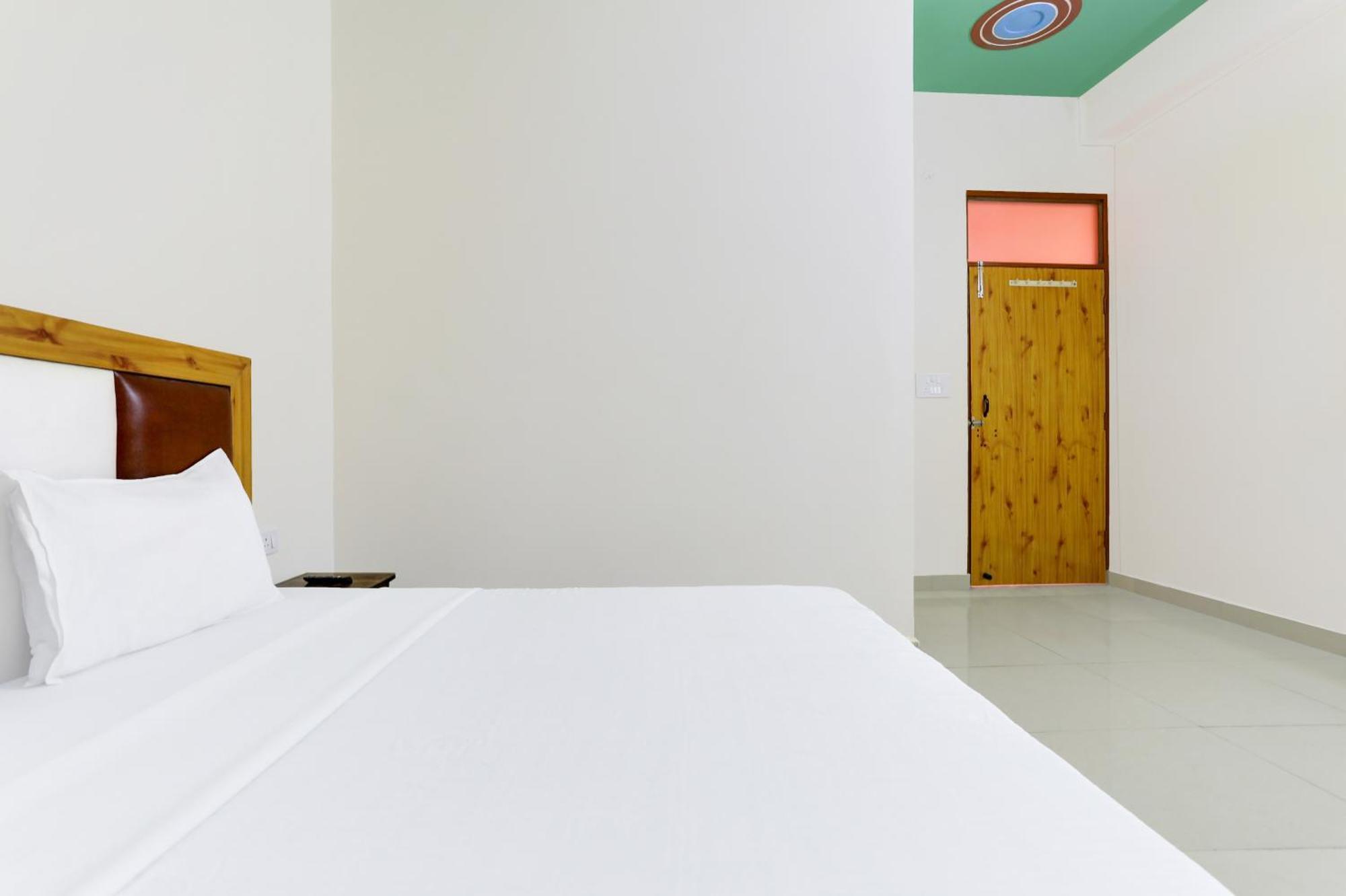 Hotel O Blu Moon Ghaziabad Bagian luar foto