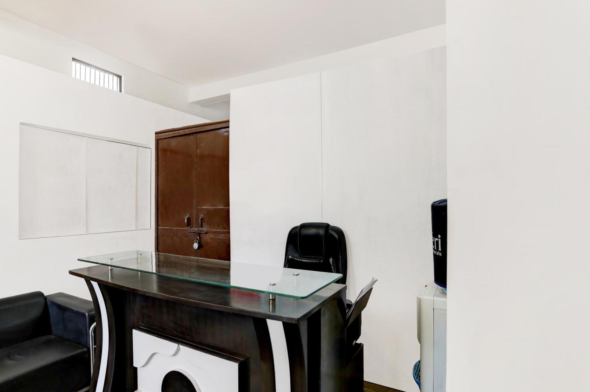 Hotel O Blu Moon Ghaziabad Bagian luar foto