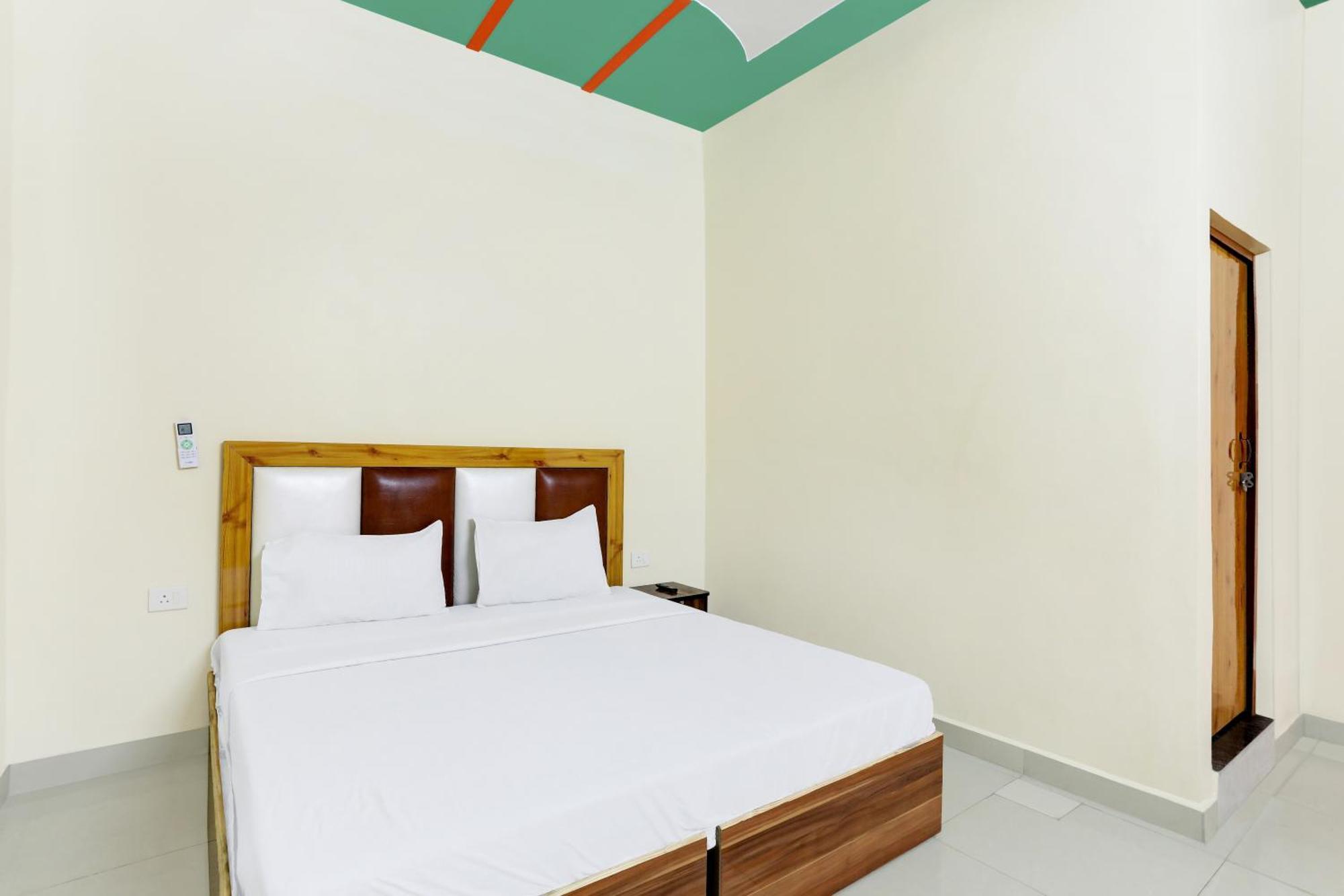 Hotel O Blu Moon Ghaziabad Bagian luar foto