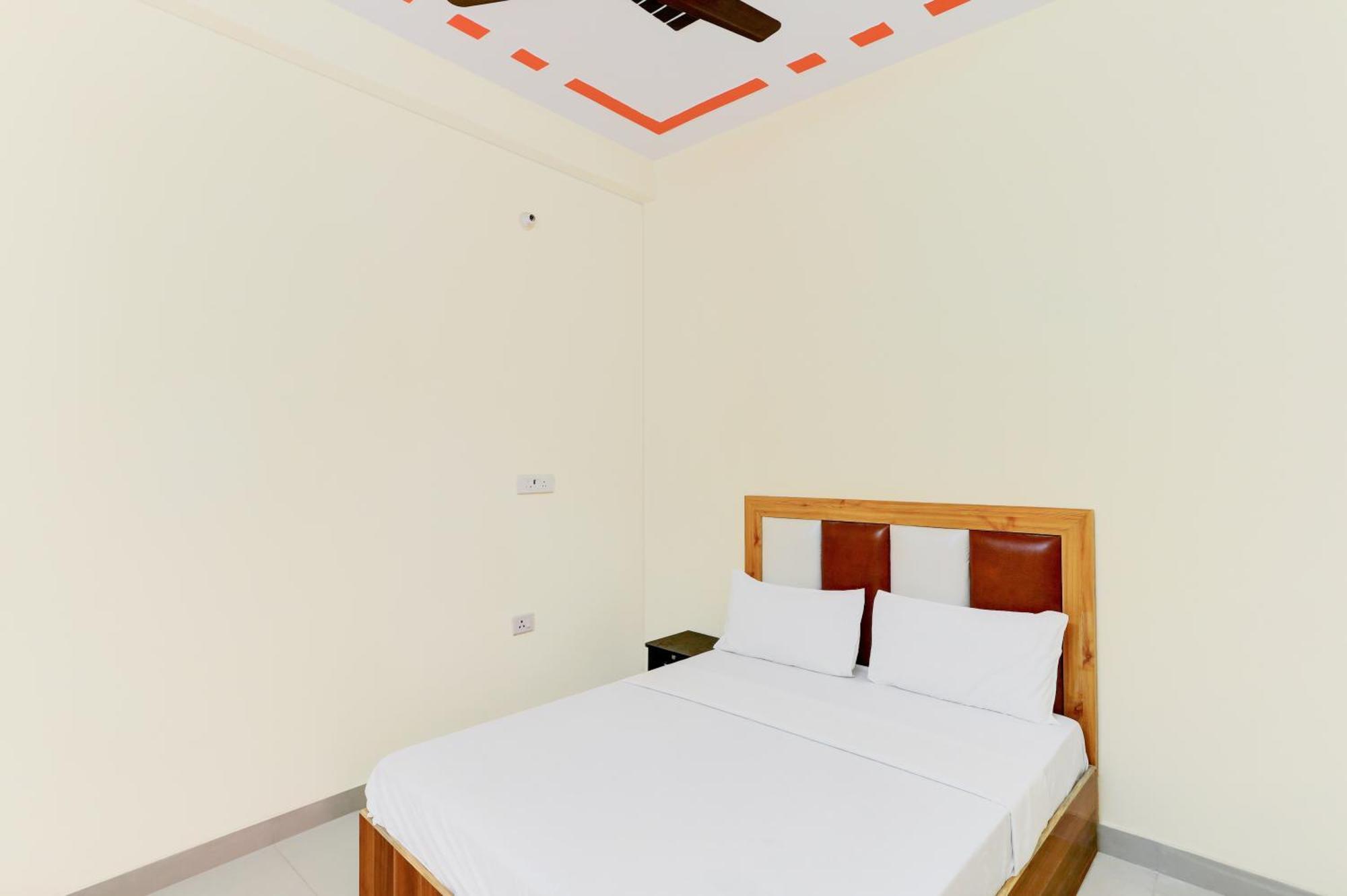 Hotel O Blu Moon Ghaziabad Bagian luar foto