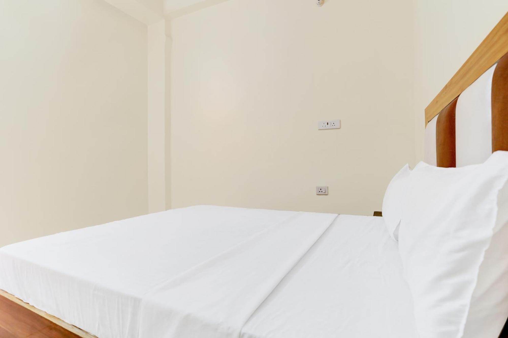Hotel O Blu Moon Ghaziabad Bagian luar foto