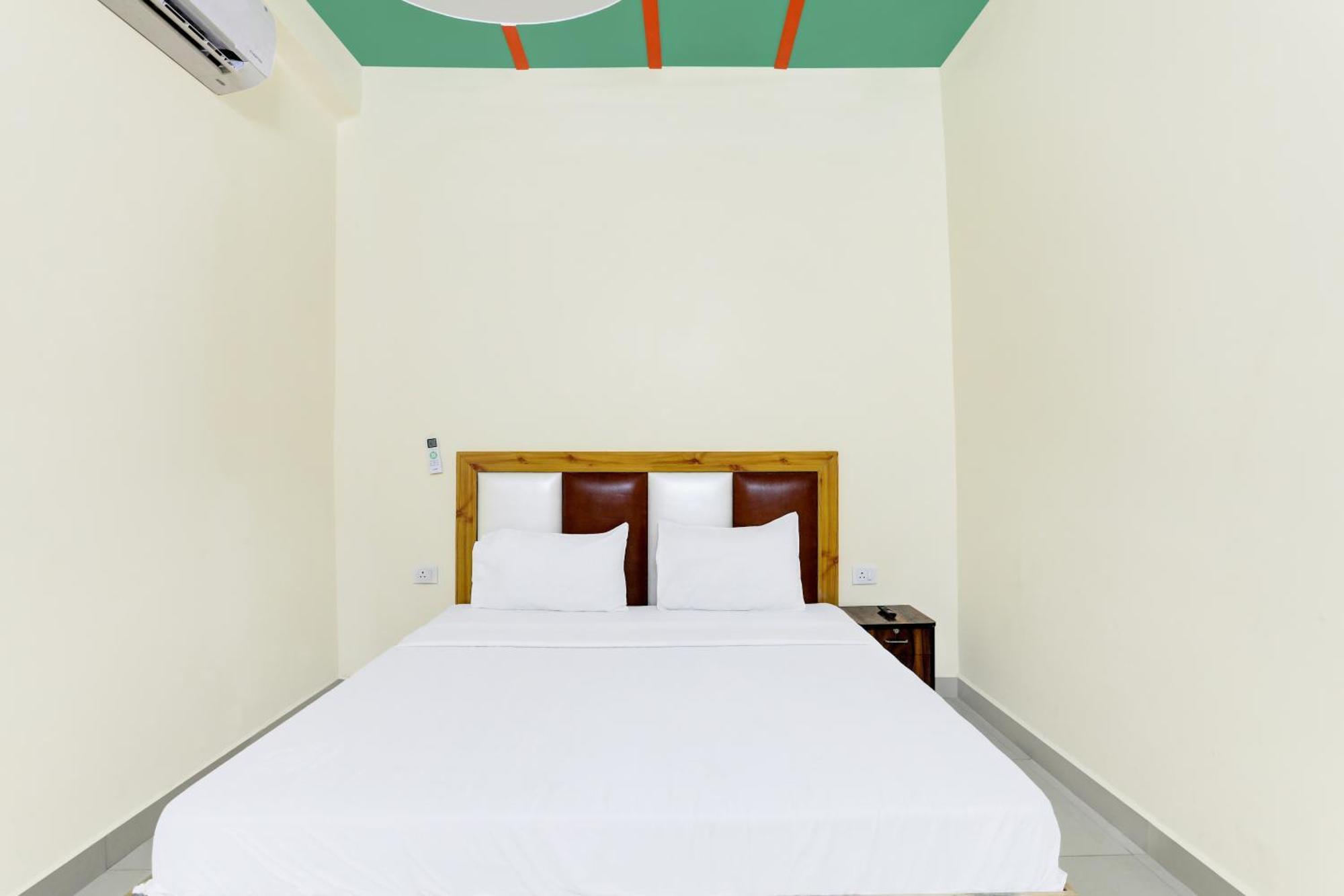 Hotel O Blu Moon Ghaziabad Bagian luar foto