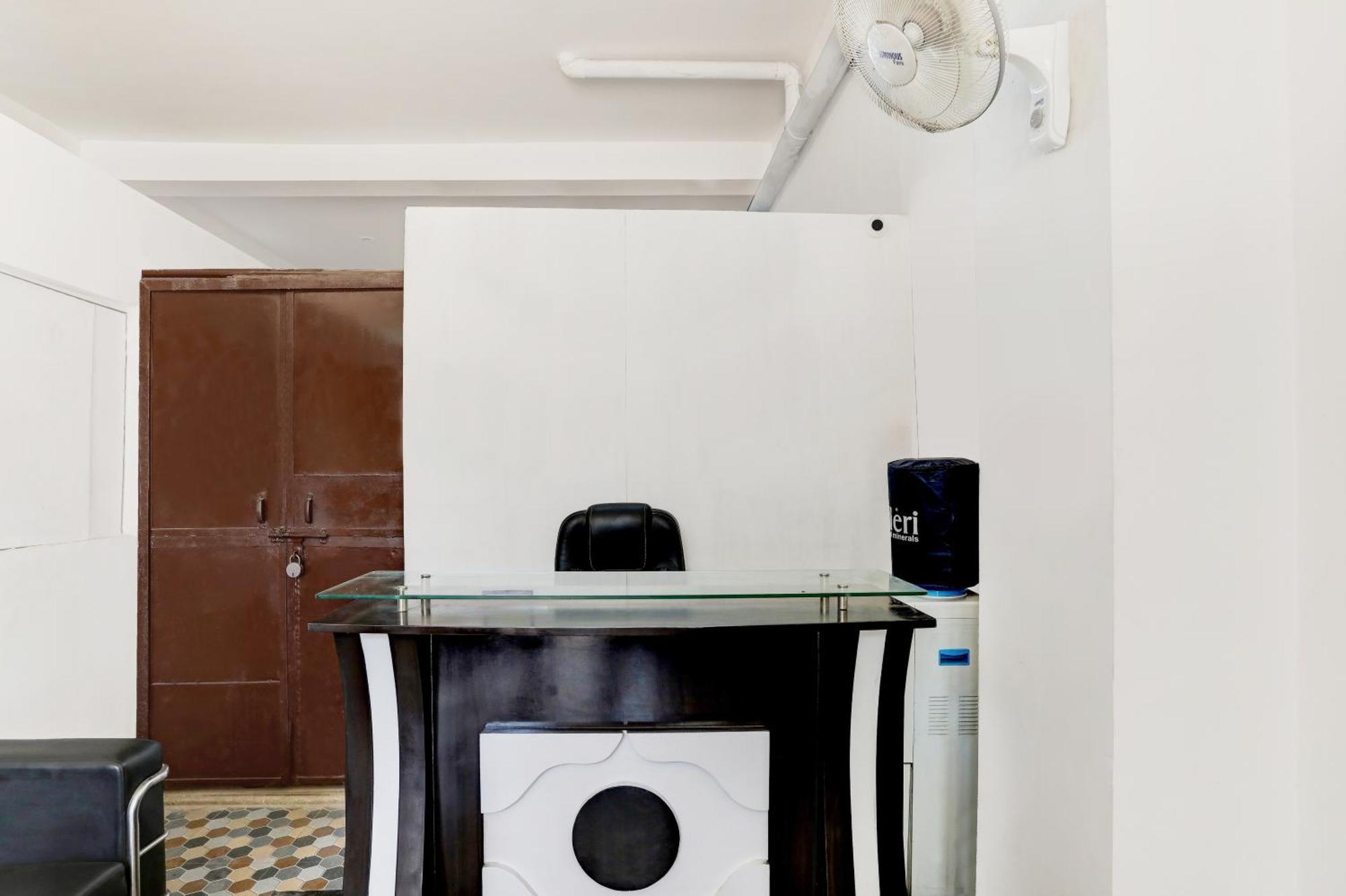 Hotel O Blu Moon Ghaziabad Bagian luar foto